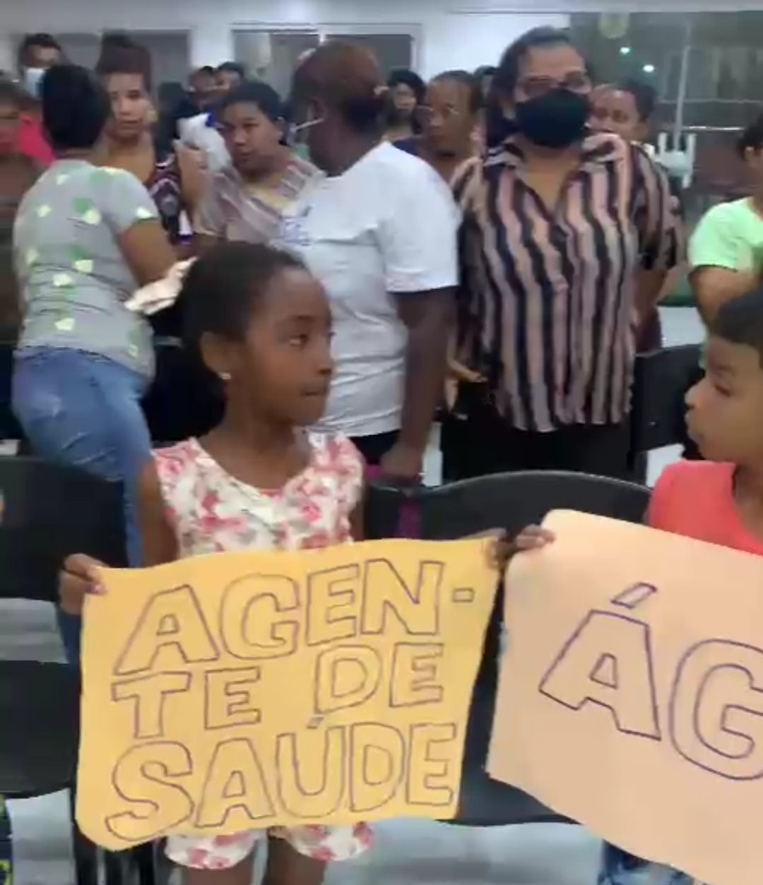 CÂMARA MUNICIPAL DE CODÓ RECEBEU OS MORADORES DO MORRO DA TELEVISÃO QUE DIZEM QUE HÁ MAIS 10 ANOS ELES CLAMAM POR ÁGUA, AGENTE DE SAÚDE E CALÇAMENTO DO MORRO.