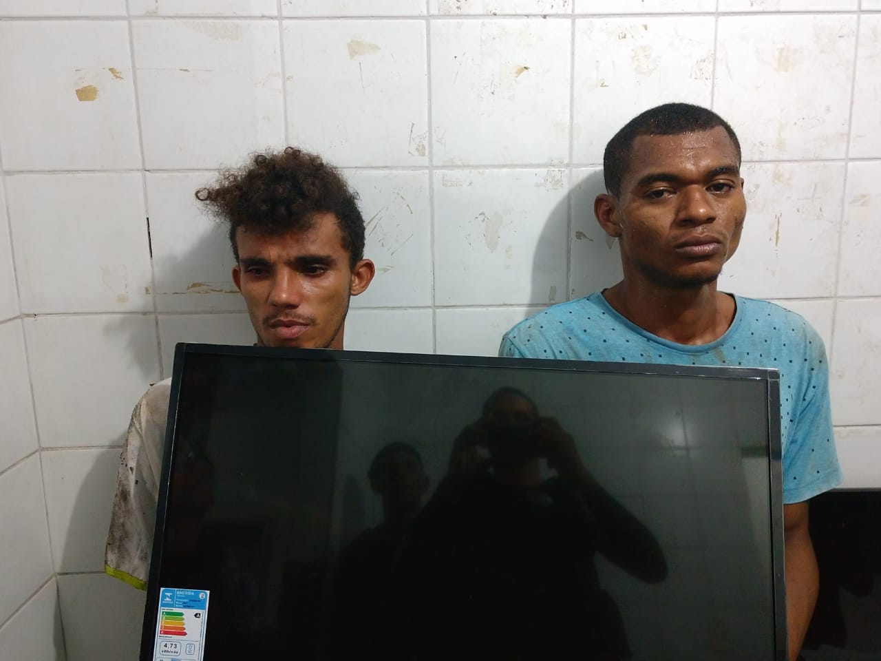 FORÇA TÁTICA PRENDE HOMENS APÓS FURTAREM TV DE 32 POLEGADAS EM CODÓ