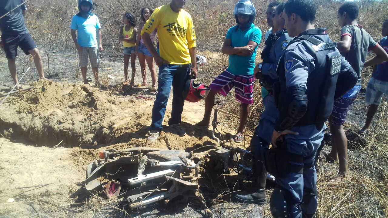 MOTO É ENCONTRADA ENTERRADA EM BAIRRO DE CODÓ