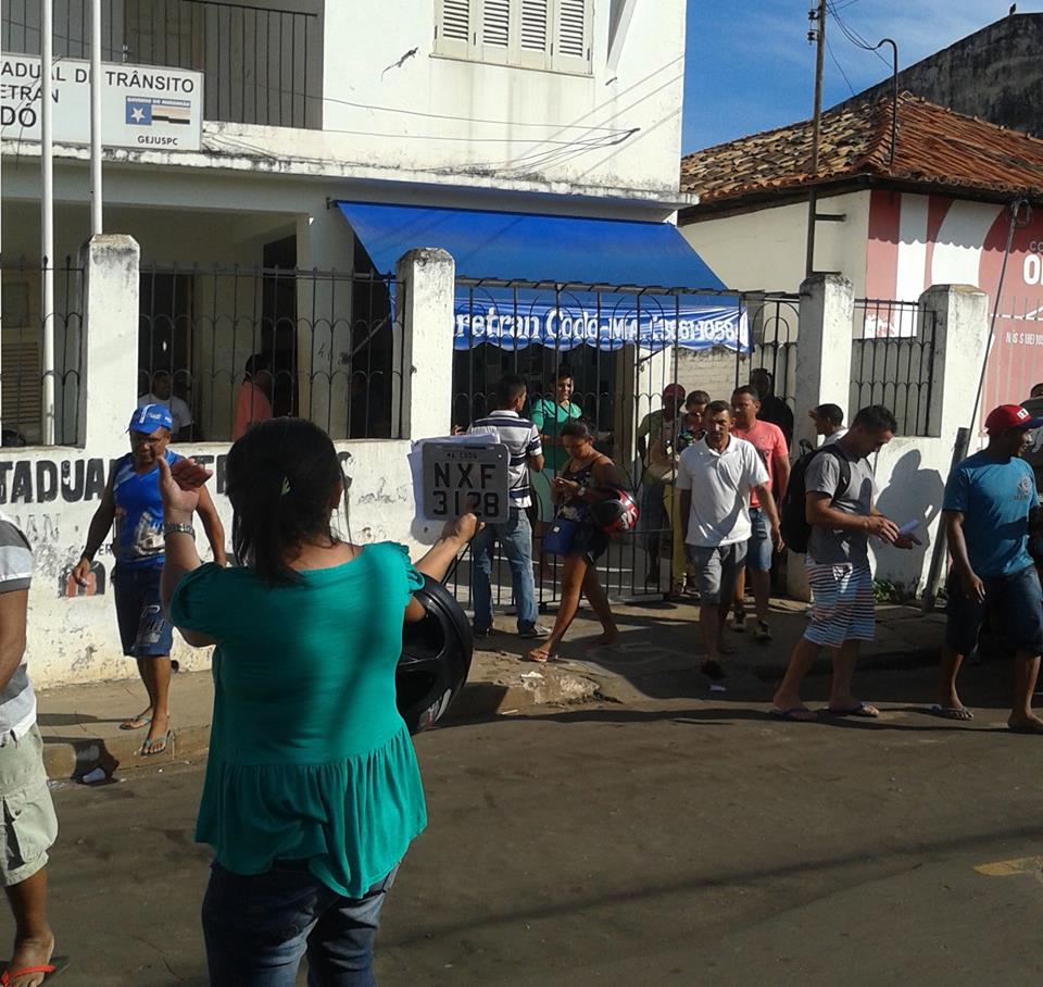 BARRACO E TUMULTO NA 3ªCIRETRAN DE CODÓ.A POLÍCIA FOI ACIONADA O QUE GEROU AINDA MAIS REVOLTA