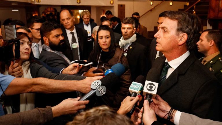 BOLSONARO DEFINE IDADE MINIMA DE 62 ANOS PARA MULHER E 65 PARA HOMEM NA REFORMA DA PREVIDÊNCIA.