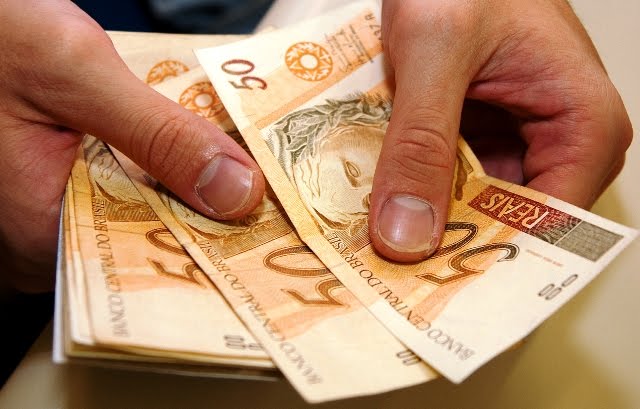 Salário mínimo será R$ 871 a partir de janeiro