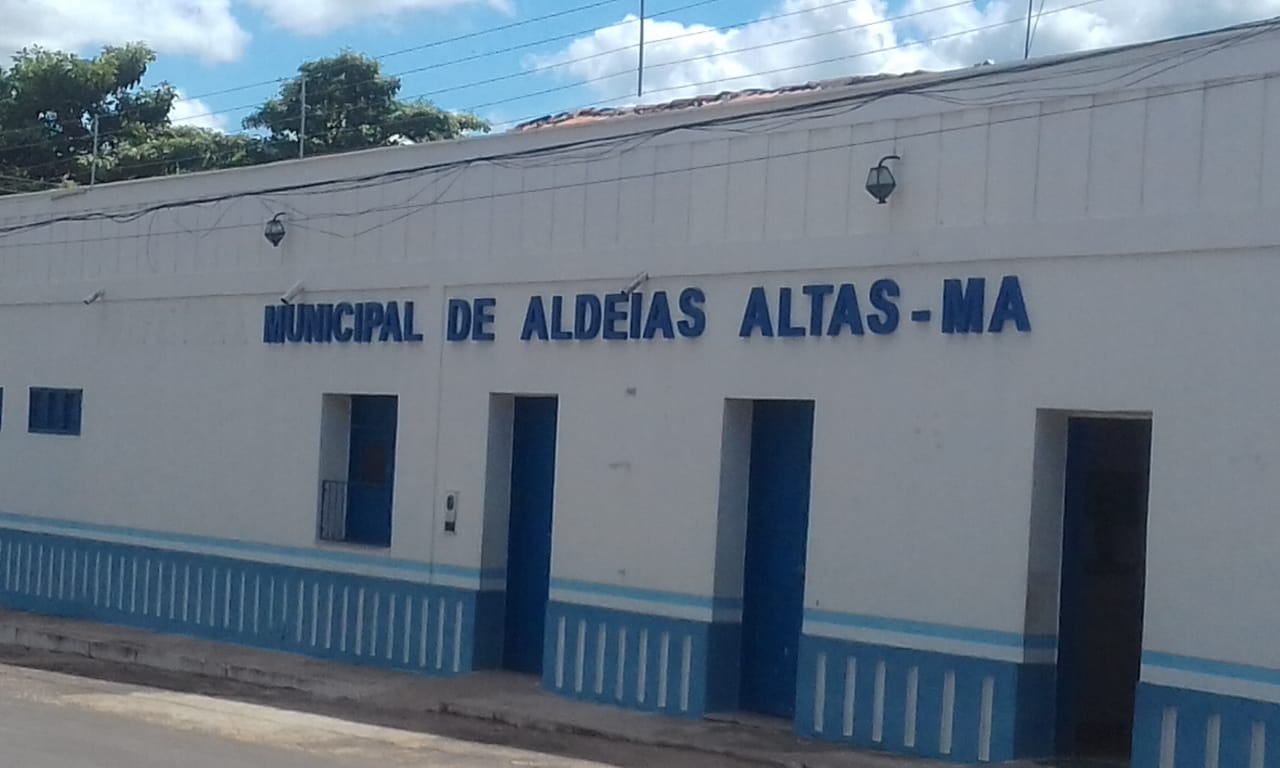 VÍDEO MOSTRA HOMEM TIRANDO LETREIRO DE PREFEITURA POR FALTA DE PAGAMENTO EM ALDEIAS ALTAS.