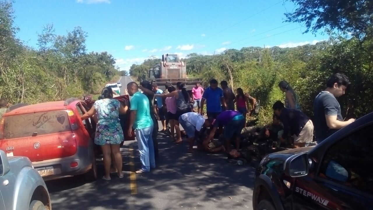URGENTE: CAMINHÃO DO EXÉRCITO TOMBA E DEIXA VARIAS PESSOAS EM ESTADO GRAVE.