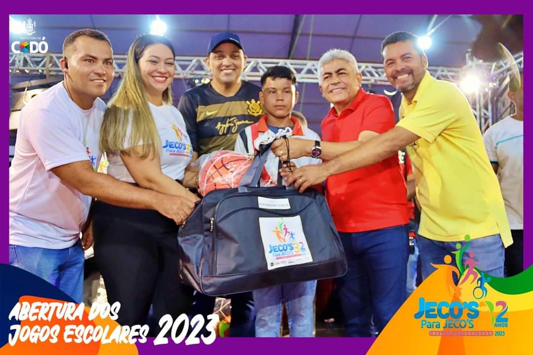 Entrega de kits esportivos durante a abertura dos Jogos Escolares fortalece o esporte escolar em Codó*