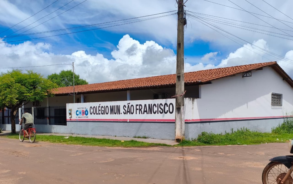 EDUCAÇÃO EM COLAPSO: Alunos ficam sem livros em escola municipal de Codó e pais denunciam abando
