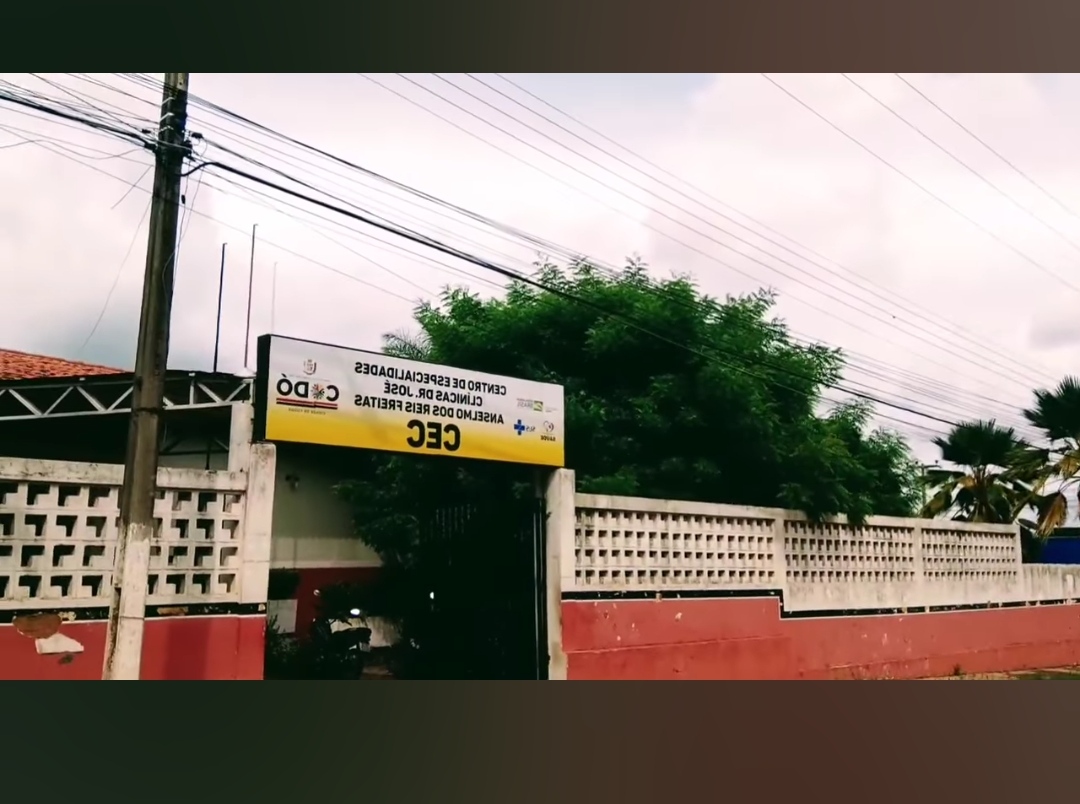 EM CODÓ PACIÊNTE DO POSTO DE SAÚDE CEC GRAVA VÍDEO DO ABANDONO DO POSTO EM MEIO A MUITO MATO. ANTIGO CAM LARGADO AS TRAÇAS