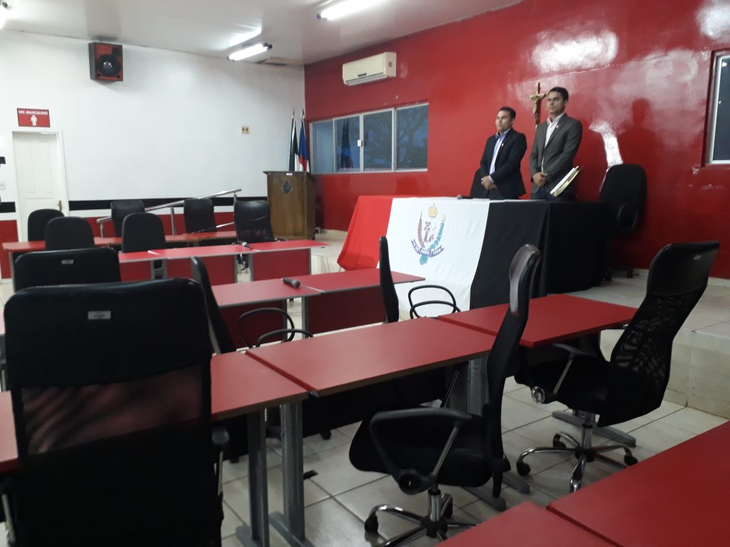 LAMENTÁVEL! 14 VEREADORES BOICOTAM SESSÃO DA CÂMARA DE CODÓ. ESTAMOS MAL DE REPRESENTANTES.!!