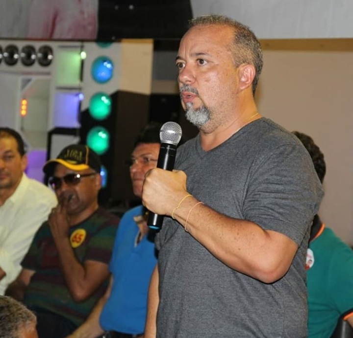 EM ÁUDIO ARAÚJO NETO REVELA NOME DO CULPADO POR AINDA NÃO TER INICIADO AS AULAS EM CODÓ E CITA NOME DE EXPEDITO CARNEIRO