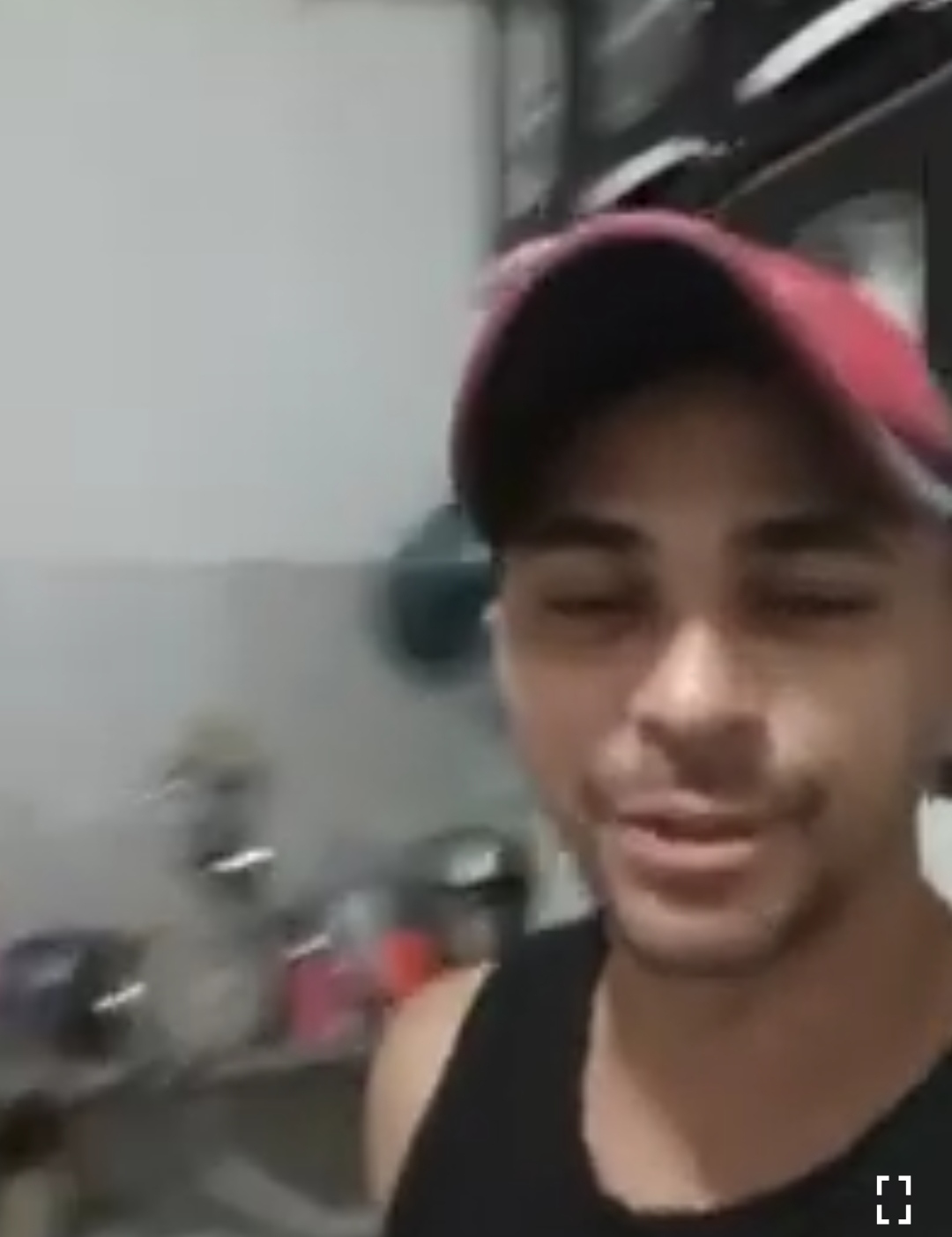 MORADOR DIZ QUE RESIDENCIAL SÃO PEDRO FOI ABANDONADO PELO PREFEITO DE CODÓ. NÃO TEM ÁGUA HÁ SEMANAS NAS TORNEIRAS, AS RUA EM ESCURIDÃO TOTAL E O LIXO JÁ TOMA CONTA DAS VIAS.