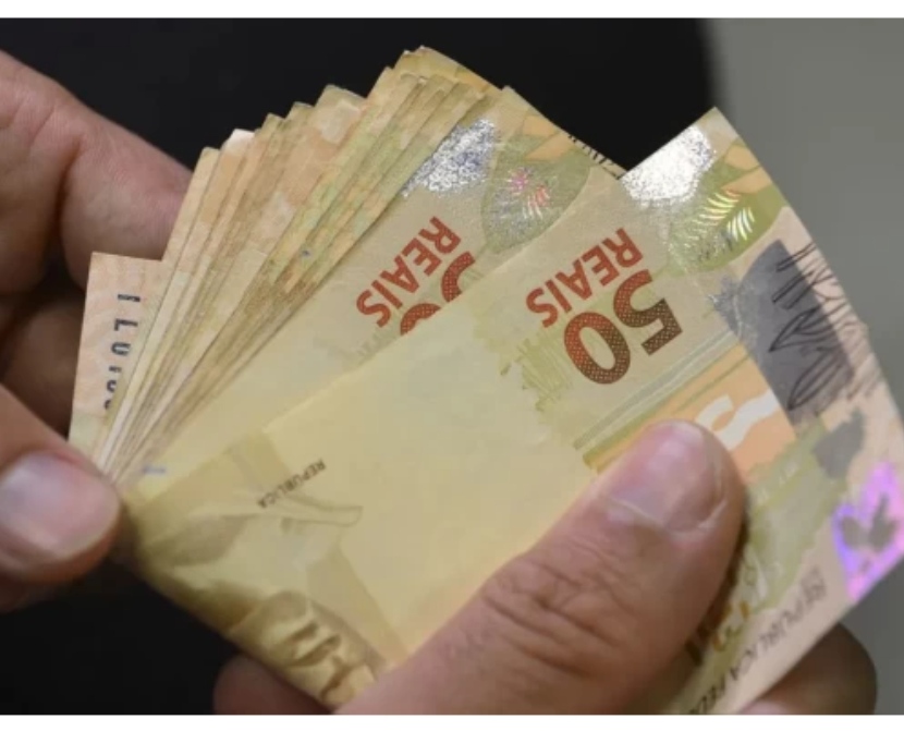 Orçamento de 2024 prevê salário mínimo de R$ 1.421