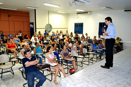 Funcionários da saúde recebem certificado do SENAC