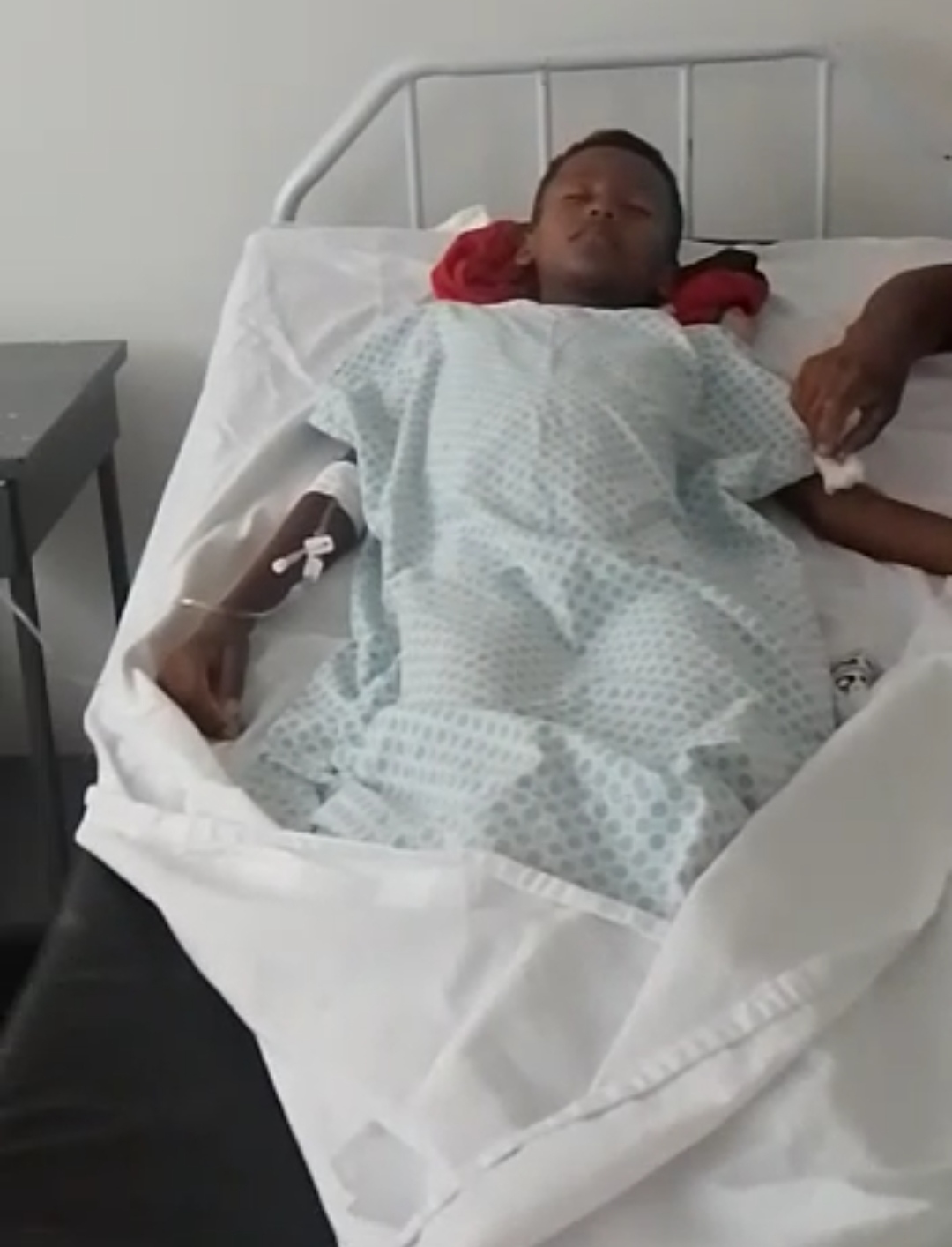 URGENTE: UMA CRIANÇA PODE MORRER A QUALQUER MOMENTO NO HOSPITAL HGM, POIS PRECISA DE UMA CIRURGIA URGENTE E NÃO TEM NENHUM TIPO DE MATERIAL CIRÚRGICO NO HOSPITAL