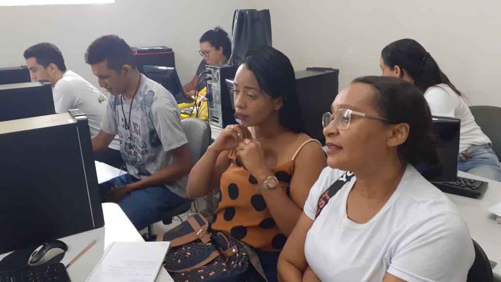 Professores da Escola Pequeno Polegar recebem formação com coach pedagógico do projeto UNOi Educação adotado pela escola