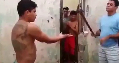 VEJA VÍDEO DE COMO OS LADRÕES SÃO TRATADOS PELO DELEGADO NO AMAZONAS