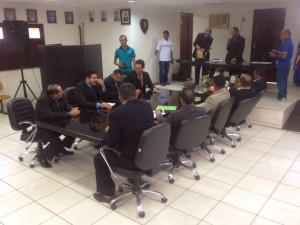 VEREADORES DE TIMBIRAS ESTÃO PARA AFUNDAR A MA-026 A CAMINHO DE CODÓ PARA PEDIR QUE CORONEL JURANDIR LIBERE MOTOS DE SEUS ELEITORES QUE SÃO APREENDIDAS