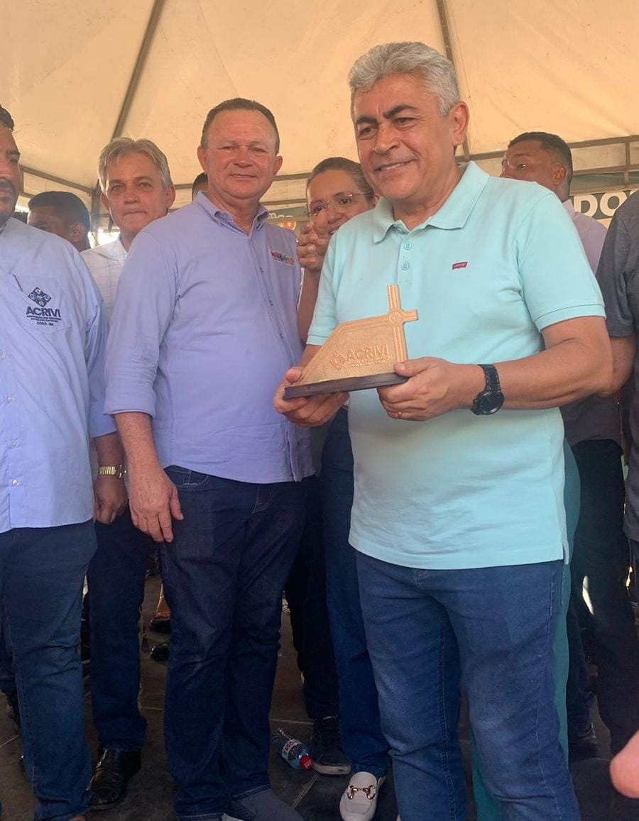 SOBRE O VIVA CIDADÃO DE CODÓ. PREFEITO DR. JOSÉ FRANCISCO AO LADO DE CARLOS BRANDÃO DISSE QUE JÁ FOI DOADO UM NOVO PRÉDIO QUE FICA NO BAIRRO CODO NOVO.VEJA