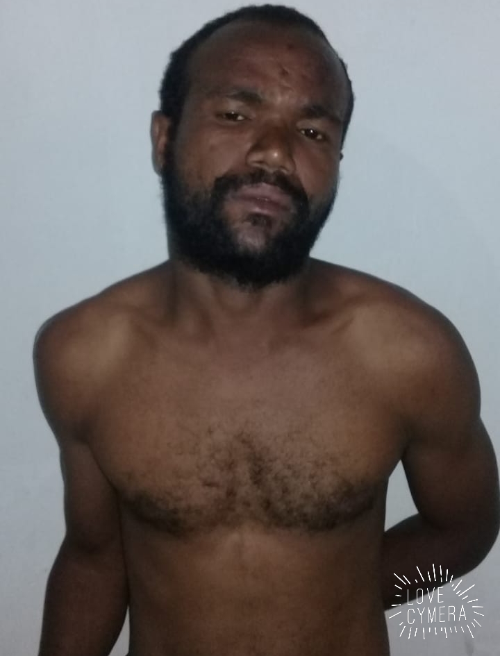 HOMEM FURTA BICICLETA ESTACIONADA EM FRENTE A UMA LOJA NO CENTRO DE CODÓ