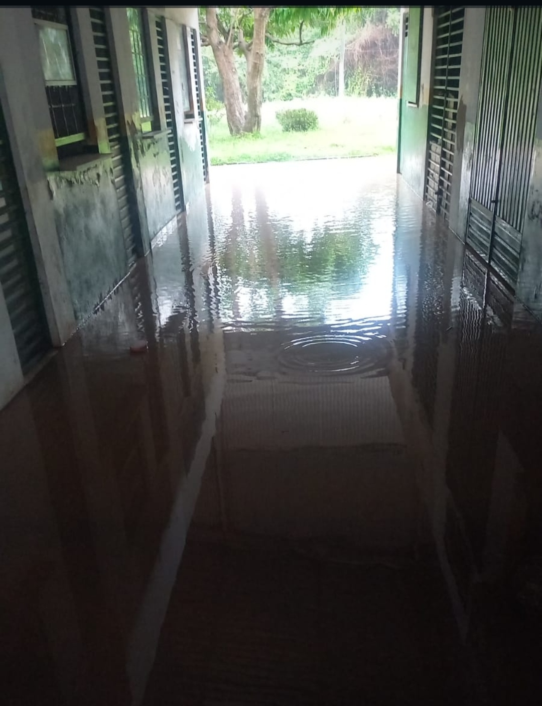 BOXES DO TERMINAL RODOVIÁRIO DE CODÓ SÃO INVADIDOS POR ÁGUA