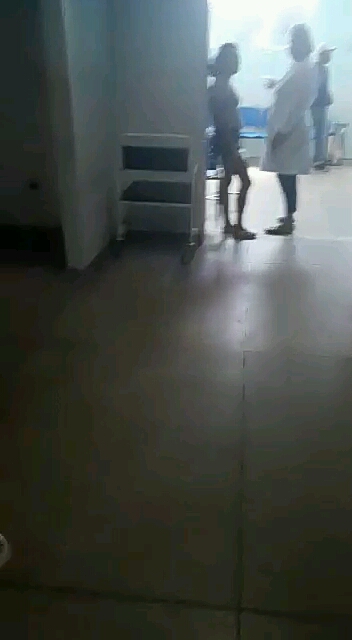 VÍDEO MOSTRA CONFUSÃO EM HOSPITAL DE CODÓ ENTRE FILHA DE PACIENTE E MÉDICOS