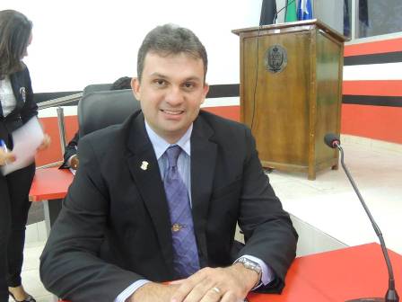 Vereador Leonel Filho tece críticas ao governo do estado nas áreas da segurança, saúde e ao corte do Viva Luz