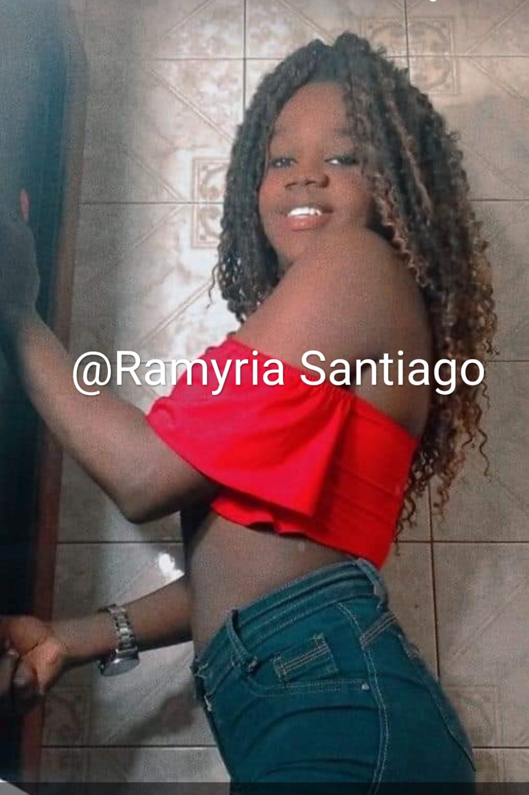 CODOENSE TRANSEXUAL É ASSASSINADO A TIROS EM GOIÂNIA. VEJA DESESPERO DAS COLEGAS DE TRABALHO NO ATO DOS DISPAROS. VÍDEO