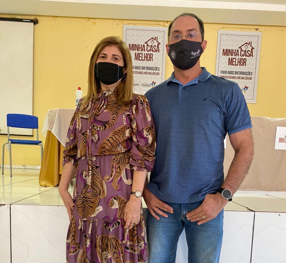 Vereador Delegado Rômulo participa da entrega dos cartões do Programa Minha Casa Melhor