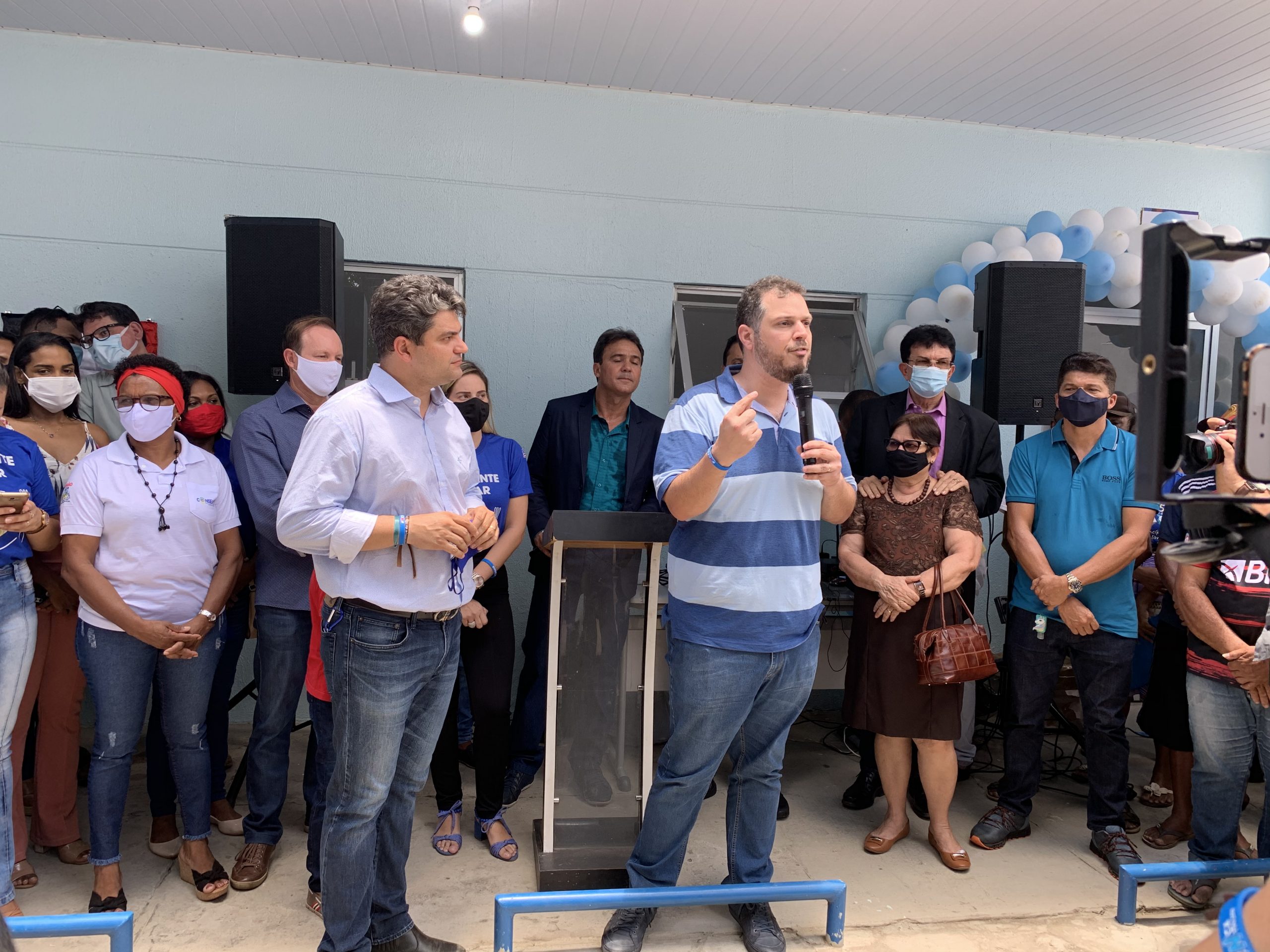 RESTAURANTE POPULAR É INAUGURADO E MULTIDÃO QUASE QUEBRA AS PORTAS DO LOCAL PARA SE SERVIR DAS REFEIÇÕES QUE HOJE ERA DE GRAÇA