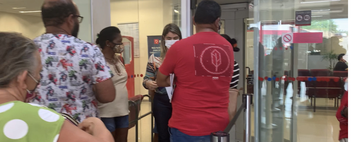 DENÚNCIA NO BANCO NO BRADESCO: PESSOAS ABANDONADAS SEM ATENDIMENTO E MALTRATADAS POR FUNCIONÁRIOS DA AGÊNCIA EM CODÓ  -VEJA VÍDEO