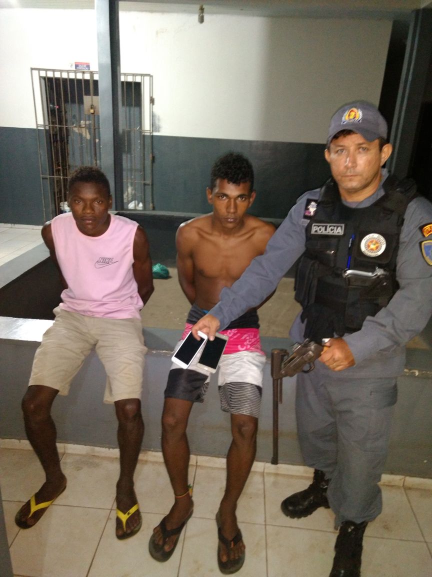 DOIS JOVENS PRESOS EM TIMBIRAS POR PRATICAR ASSALTO A MÃO ARMADA E FORAM RECONHECIDOS PELAS VITIMAS