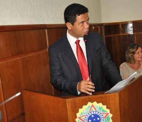 PROMOTOR PEDE AFASTAMENTO DO PREFEITO DE TIMON POR CONTRATAR ESCRITÓRIO DE ADVOCACIA DE FORMA DUVIDOSA