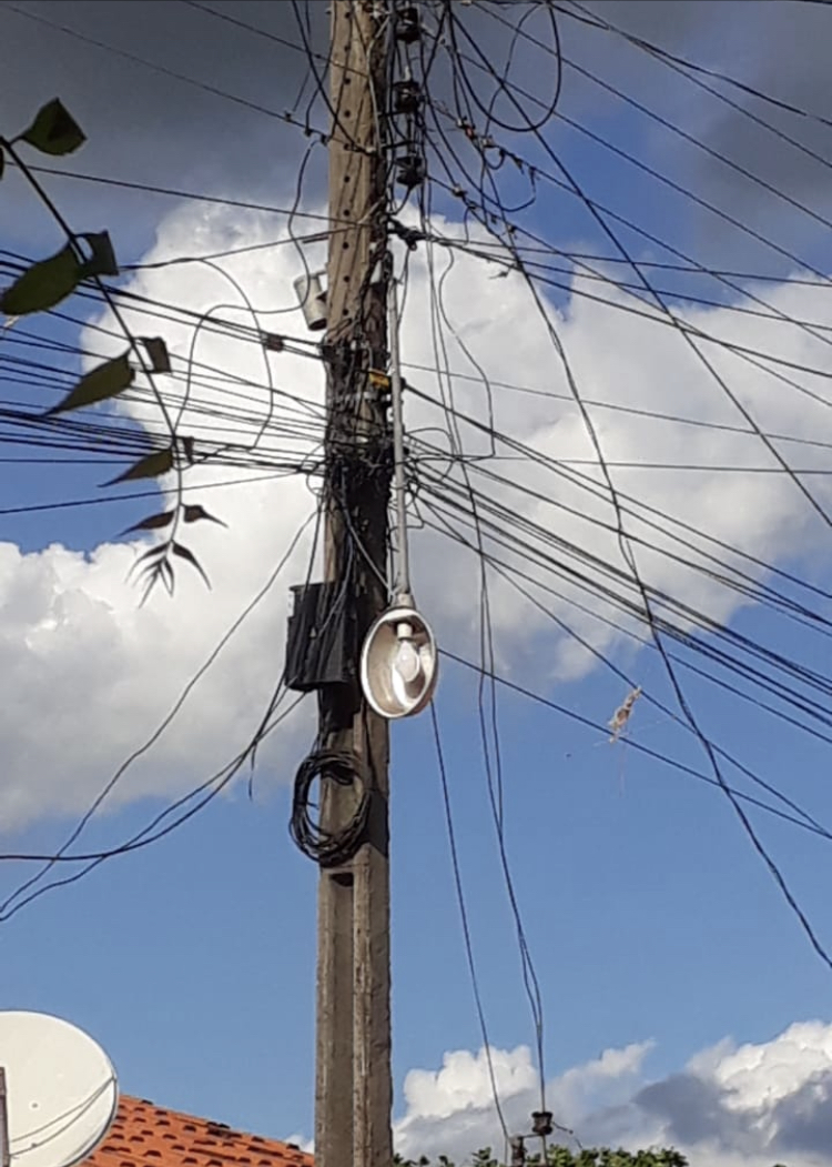 ESCURIDÃO TOTAL NA RUA VALTER ZAIDAN. MORADORES INDGINADOS  COM DESCASO DA PREFEITURA DE CODÓ