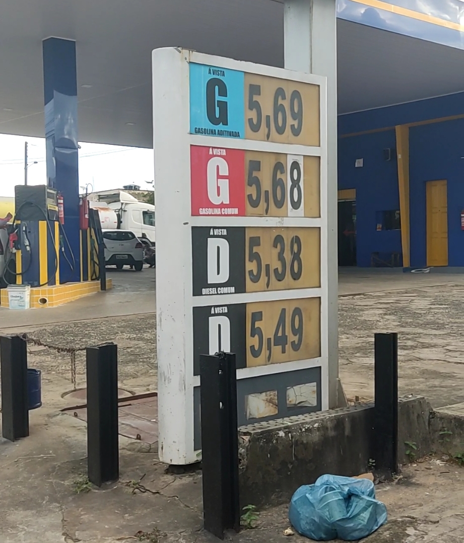 EM CODÓ A REDUÇÃO DA GASOLINA AINDA NÃO CHEGOU COMO DEVIA, TEM POSTO QUE AINDA NEM REDUZIU E PERMANECE IGUAL, OUTROS SÓ ABAIXARAM 0,20 CENTAVOS…. O QUE DIZ A LEI ????