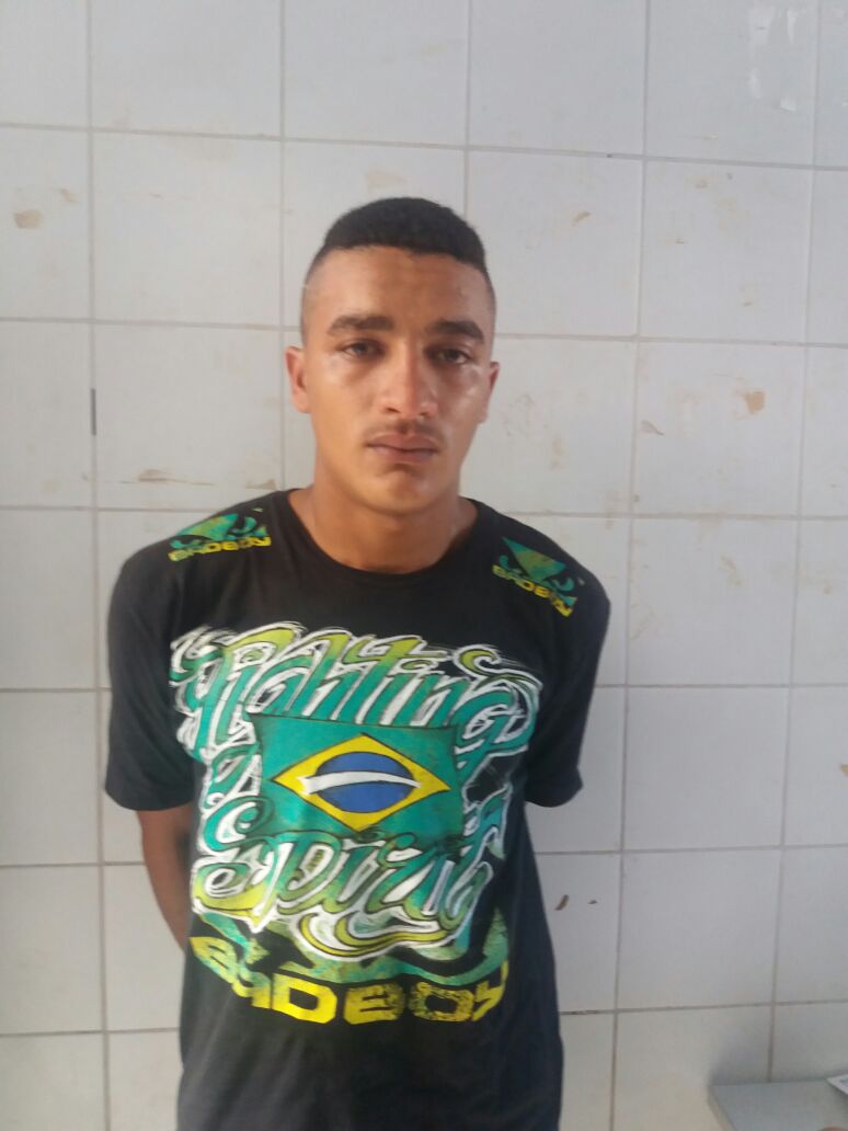JOVEM É PRESO EM CODÓ APÓS ASSALTAR UMA JOVEM E LEVAR  SUA BOLSA
