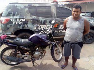 EM CODÓ HOMEM É FILMADO ASSALTANDO UMA JOVEM E ACABA PRESO PELA PM