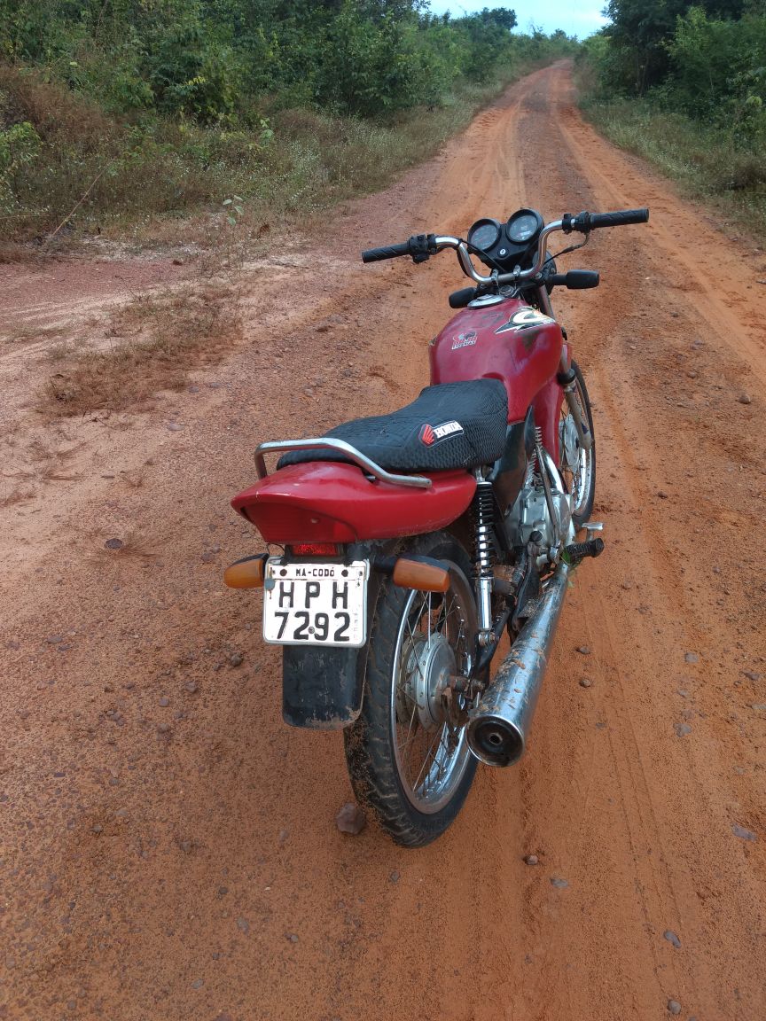 MOTOCICLETA É ENCONTRADA ABANDONADA EM MATAGAL DE CODÓ PELA POLICIA.