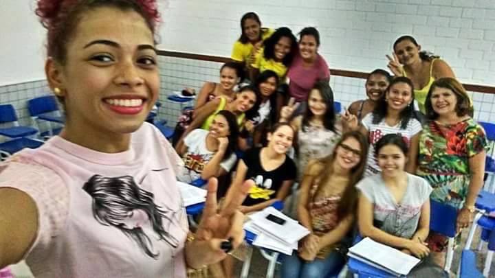 Ex-The Voice, Tori Huang revela seu lado nerd: “Estudo é poder!”