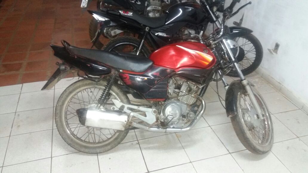 MOTO É ENCONTRADA ABANDONADA EM TIMBIRAS E SUSPEITOS FOGEM DO LOCAL