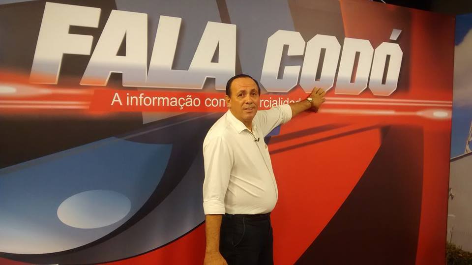 SUBSTITUIÇÃO DO APRESENTADOR PÉ DE QUEIJO DO PROGRAMA FALA CODÓ NÃO AGRADOU MUITO A POPULAÇÃO. SERÁ PORQUE???