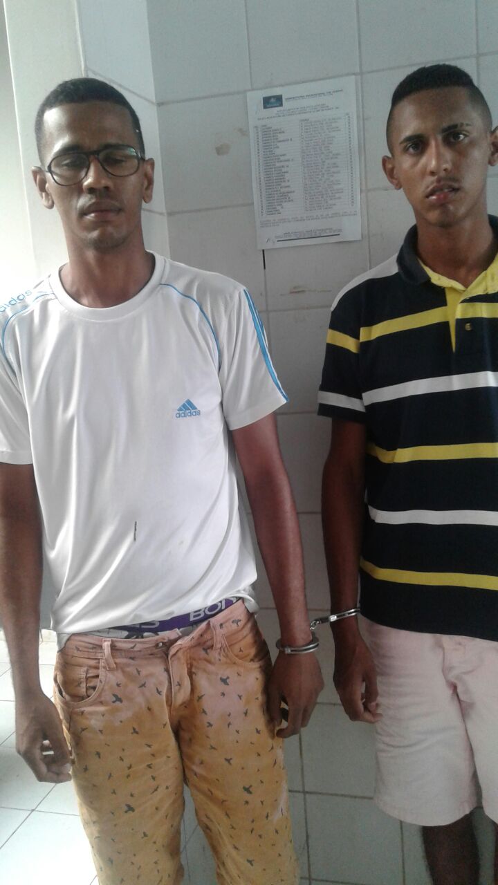 DOIS RAPAZES FOGEM DA POLICIA E SÃO PRESOS COM DROGAS EM CODÓ