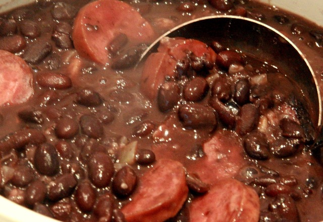 Sabadão: aproveite a feijoada e os melhores cortes grelhados Restaurante D´lla Grill